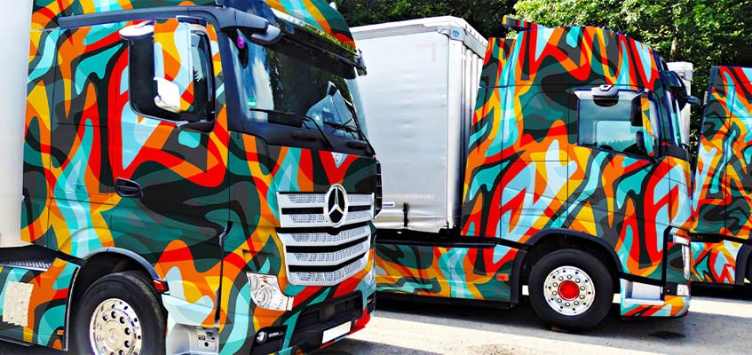 vrachtwagens bekleed met zelfklevend vinyl van Arlon