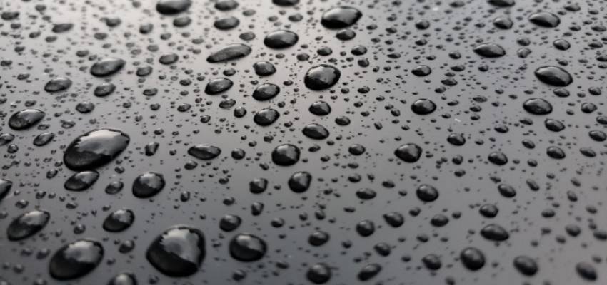 Zelfnivellerend waterafstotend oppervlak