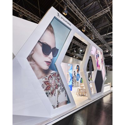 Dibond Butlerfinish – Geborsteld Aluminium voor Luxe Displays