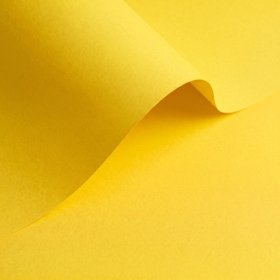 gekleurd papier Olin Colours Citrus Yellow 90g 700x1000mm ingeriemd FSC®