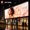 Arlon DPF 6500 lichtbak op luxe parfumeriegevel 's nachts, reclamecampagne "Lumière" in roze tinten – backlit grootformaat film Antalis