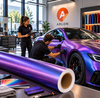 Rol Arlon Premium Colour Change metallic paarse carwrapfolie met kleurenwaaier in de werkplaats